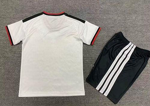 26 German home children's clothing 16-28